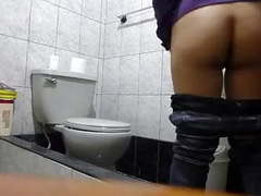Free Kilo Movies presents: Con la vecina